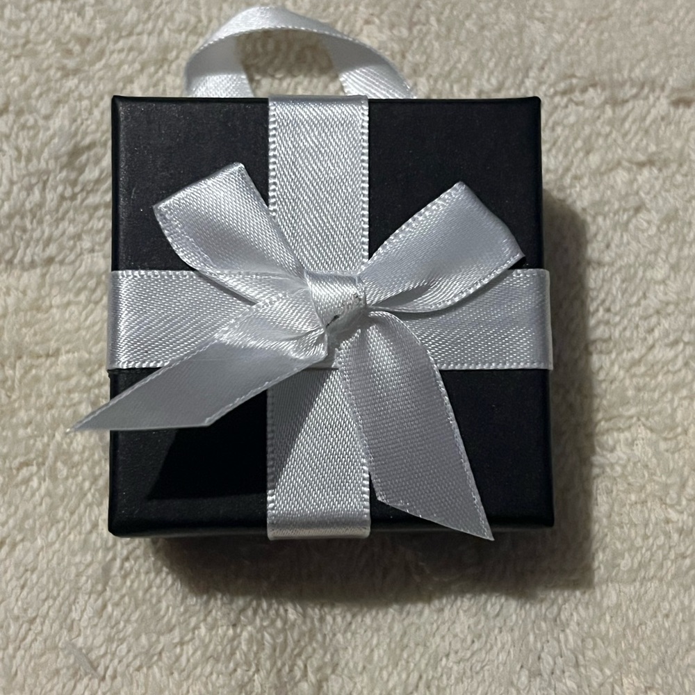 Elegant Black Gift Box with White Ribbon and a nice pair of stud earrings. - Picture 2 of 3